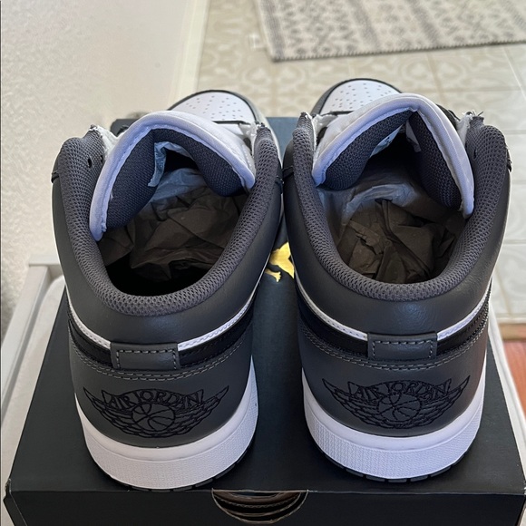 Nike Air Jordan 1 Low Gray and White Sneakers Size 9 Men’s - Picture 5 of 7